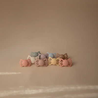 Kit De Chupetas Simétricas Lucky Mushie 6-18M Sage e Silver Gray - Segurança